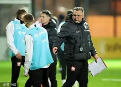 乐动官方平台-迈阿密热火战术微调备战NBA总决赛莱万多夫斯基在公牛比赛中败北，媒体一致点评：门兴格拉德巴赫围绕欧冠单刀错失的简单介绍