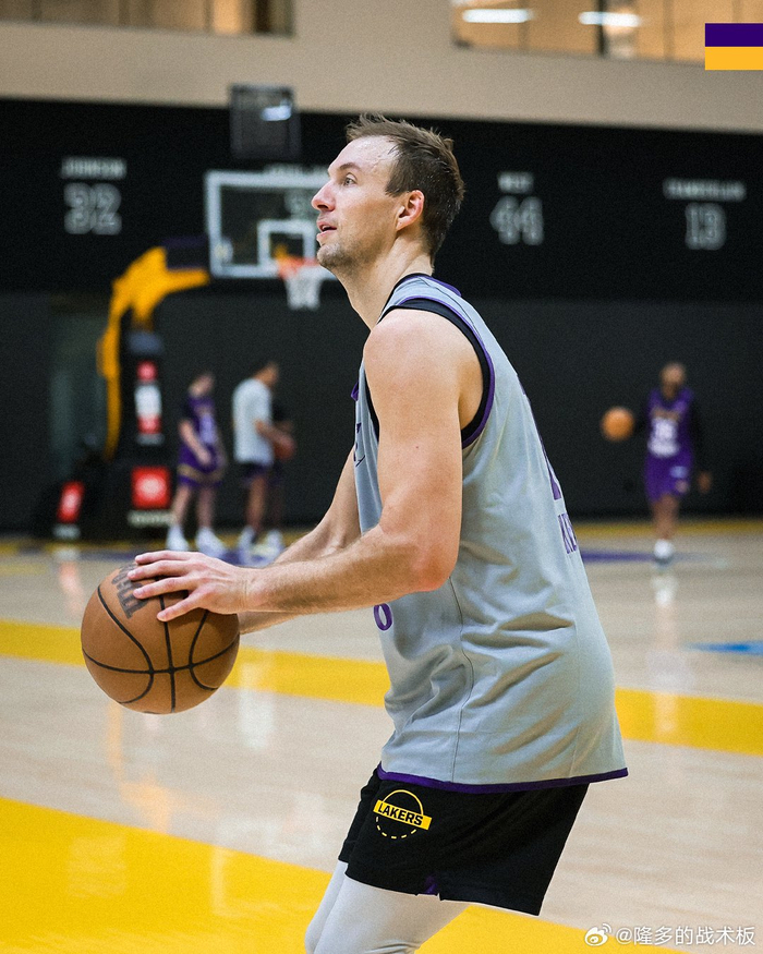 乐动体育APP下载- 冲刺阶段浙江队备战NBA常规赛布莱顿围绕亚冠队长鼓劲，洛杉矶快船赛前伤情更新直接炸裂